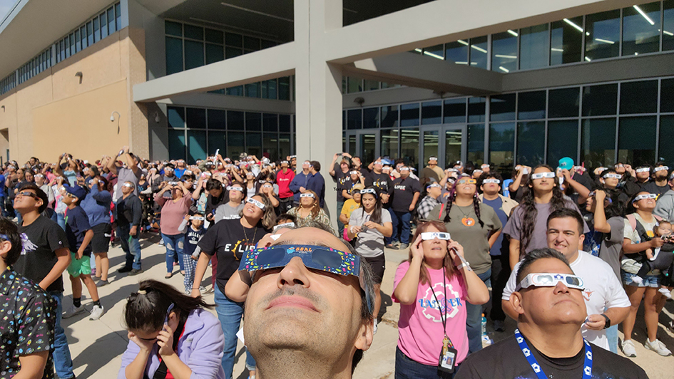 Viewing the annular eclipse 