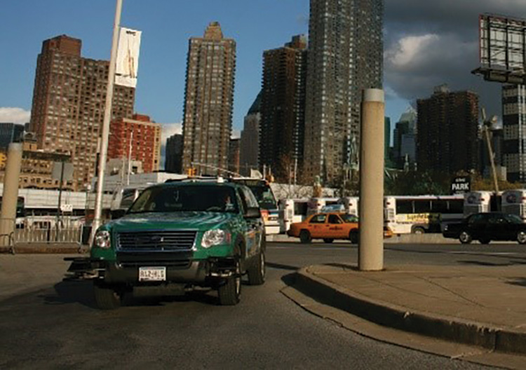 Photo of cars in new york city from the year 2008.