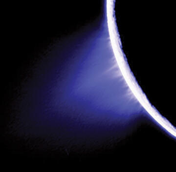  Jets of ice and salty water spew from cracks in Enceladus’ south pole.